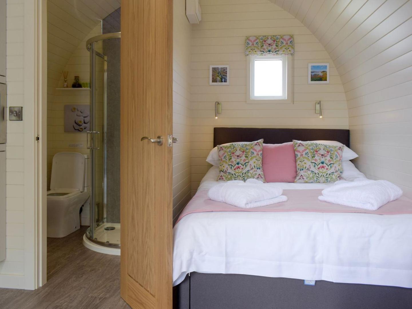 Cain Pod Vip Villa Llanfyllin Exteriör bild
