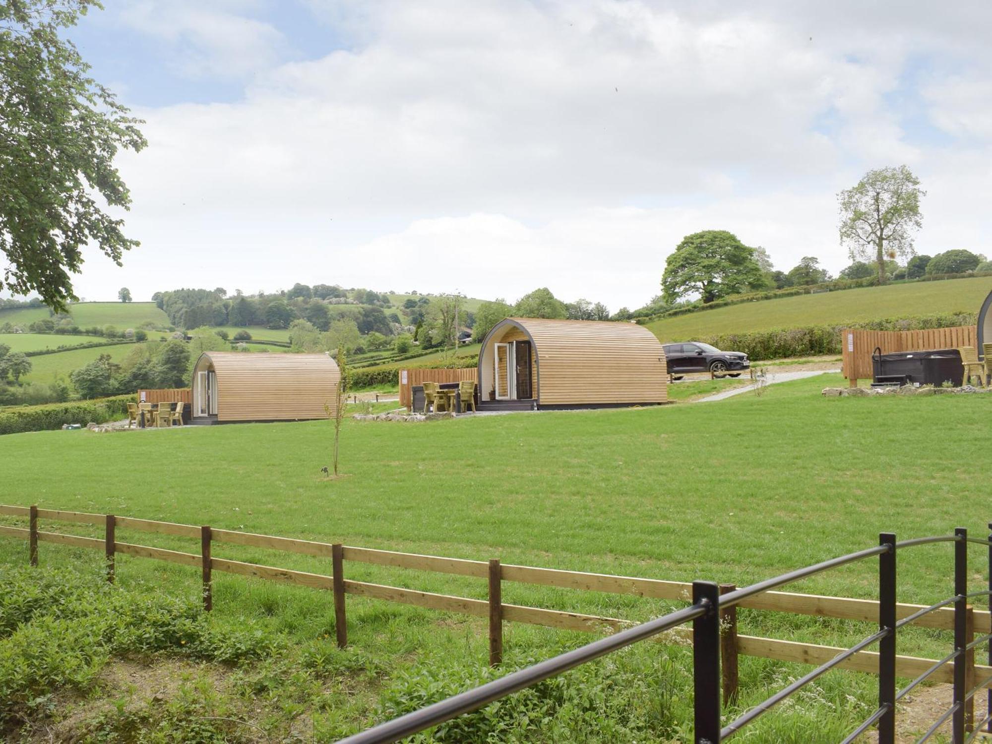 Cain Pod Vip Villa Llanfyllin Exteriör bild