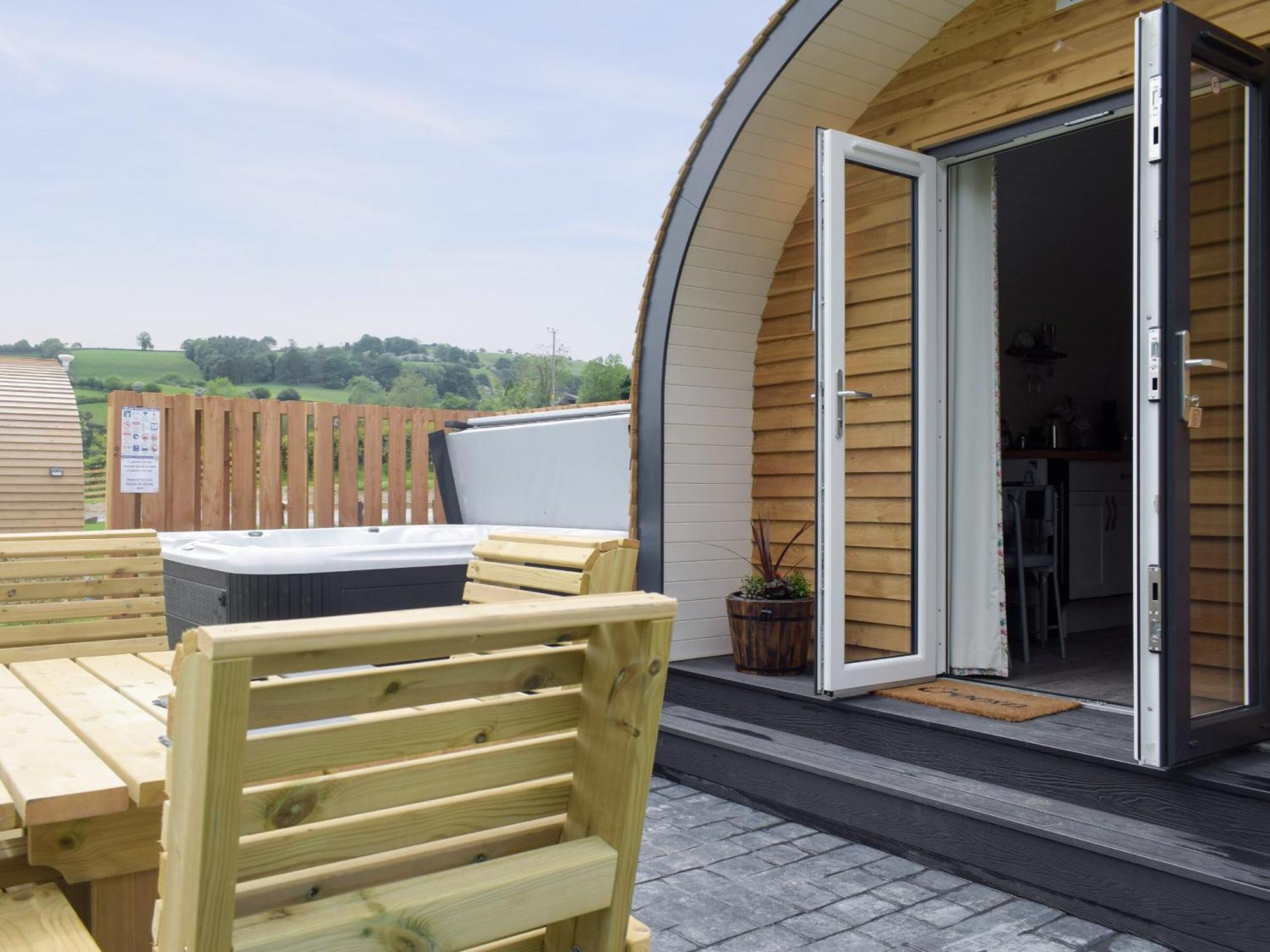 Cain Pod Vip Villa Llanfyllin Exteriör bild